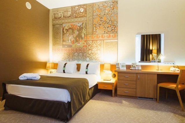 "Holiday Inn" (InterContinental Hotels Group) "Holiday Inn" (InterContinental Hotels Group)