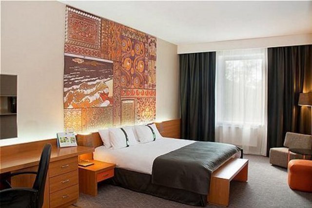 "Holiday Inn" (InterContinental Hotels Group) "Holiday Inn" (InterContinental Hotels Group)